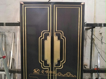 佛山铜门厂家爱唯铜艺——新中式铜门车间调试