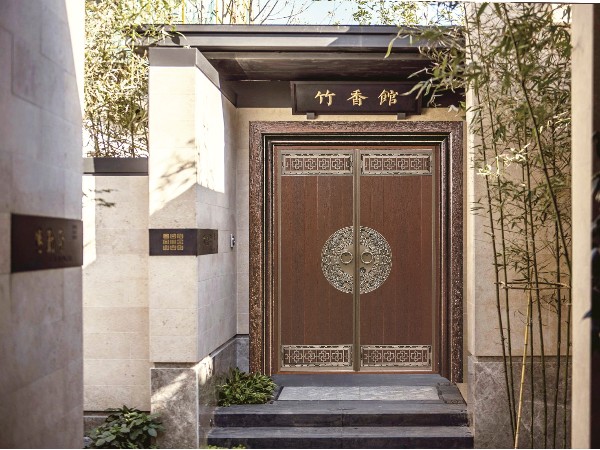 佛山铜门厂家爱唯铜艺专注于家装别墅铜门