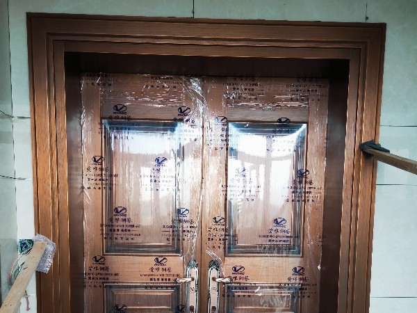 佛山铜门厂家爱唯铜艺——顺德胡总别墅铜门简约风格