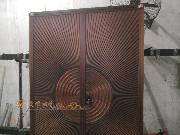 佛山铜门厂家爱唯铜艺——别墅铜门简约轻奢